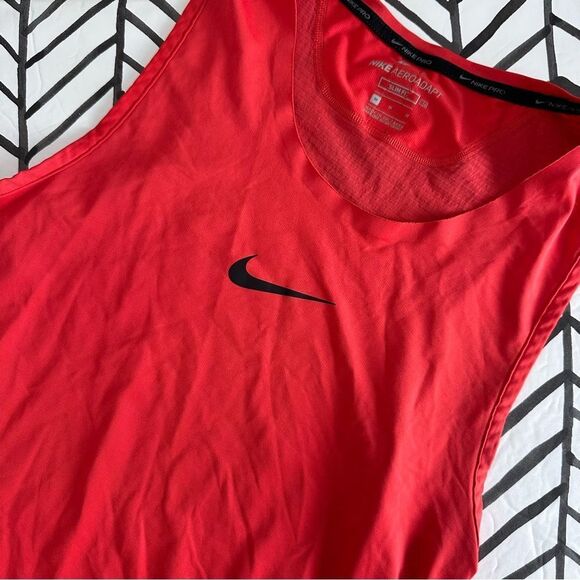 Nike Size M Aero Adapt Slim Fit Sleeveless Workout Shirt - Picture 1 of 5